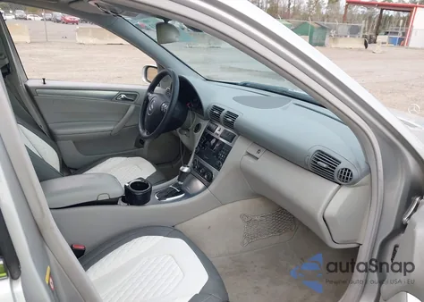 2005 Mercedes-Benz C 230 Kompressor Sport z USA, uszkodzony, nr VIN WDBRF40J95F622394